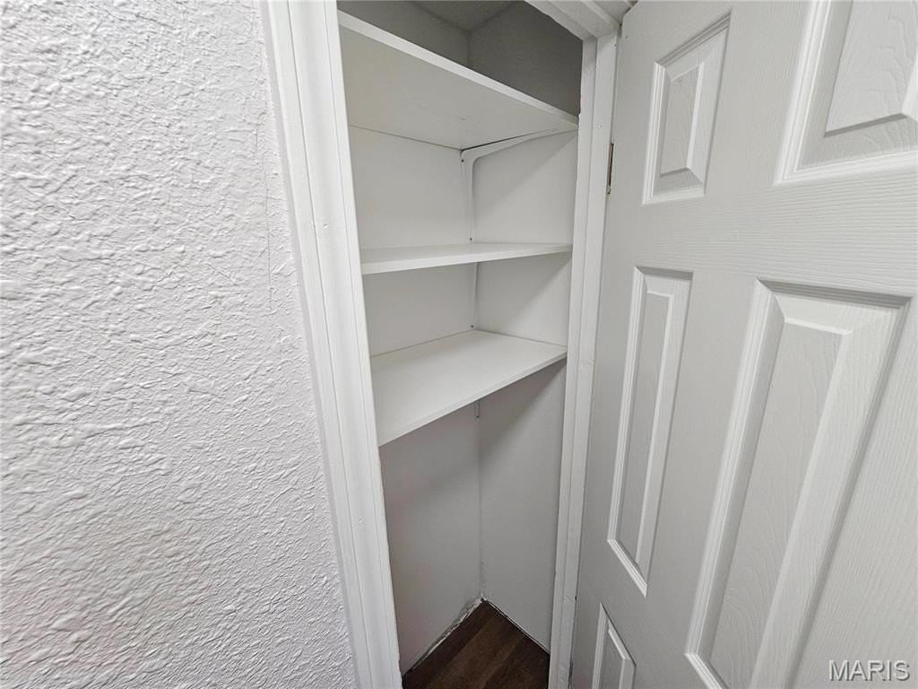 939 Green Mount Ln - Photo 6 of 10