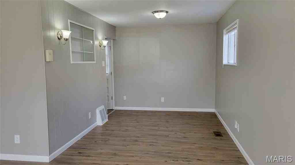 227 Meadowcrest Dr - Photo 3 of 11