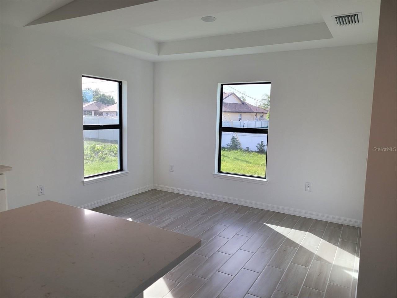 11100 Vanessa Ave - Photo 7 of 26