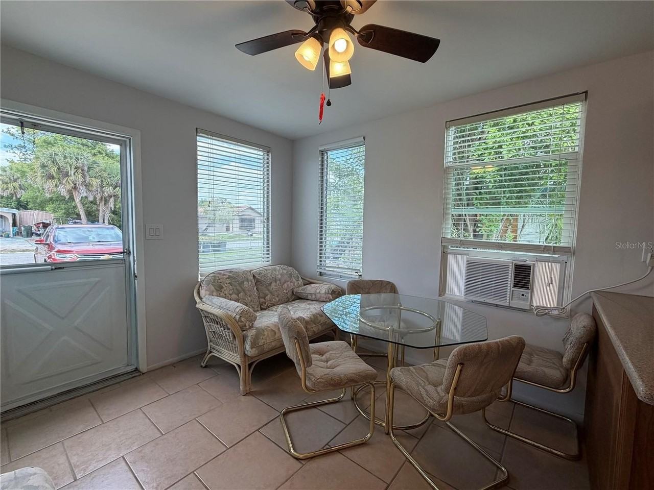 8513 Herbison Ave - Photo 3 of 10