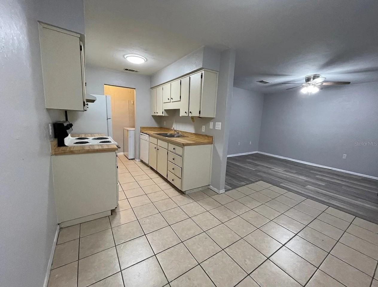 2210 Sw 70th Ter - Photo 3 of 9