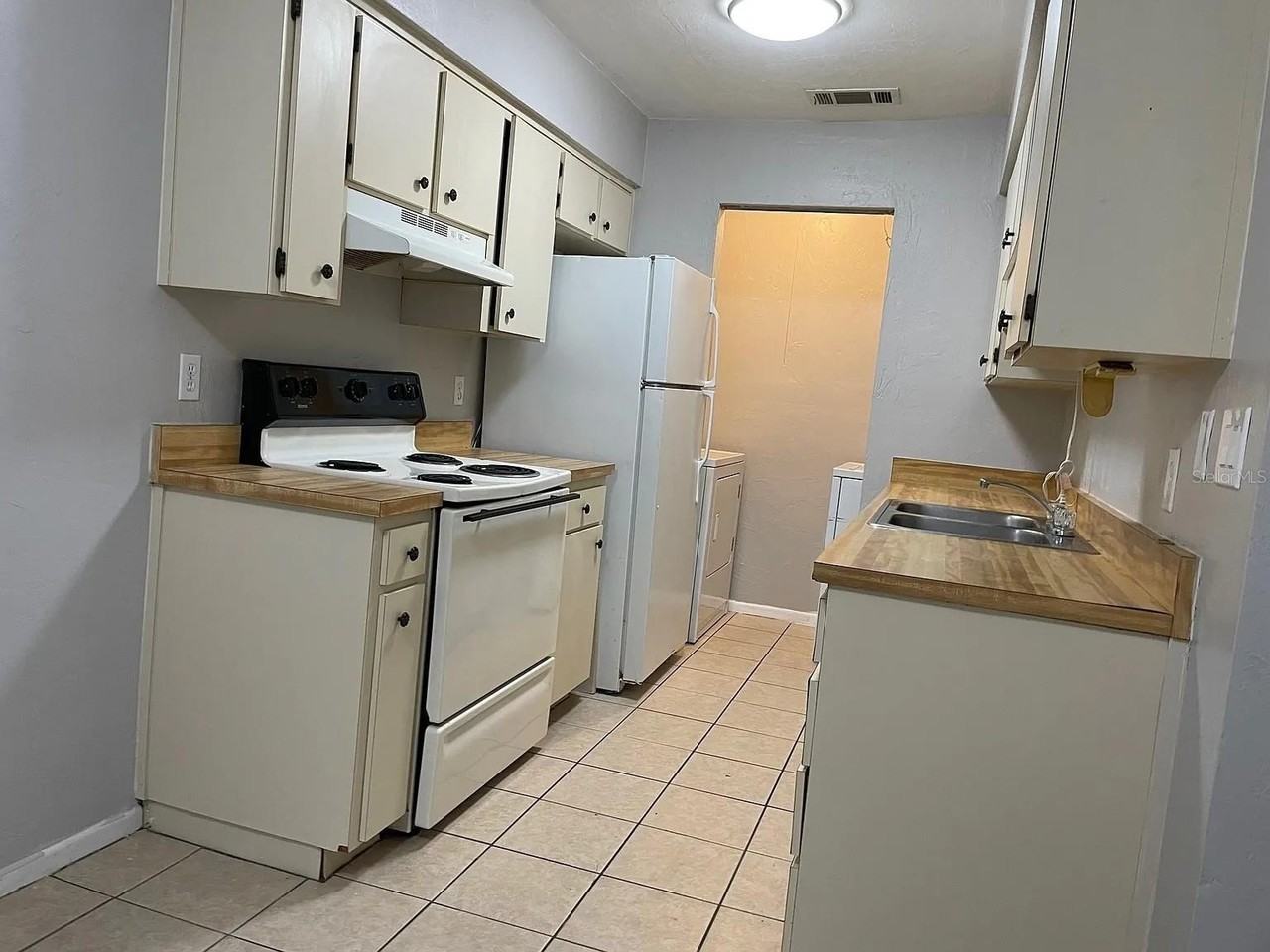 2210 Sw 70th Ter - Photo 4 of 9