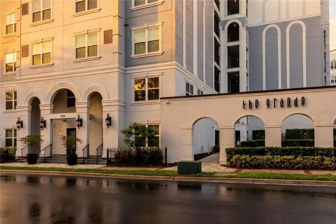 204 E South St #6052