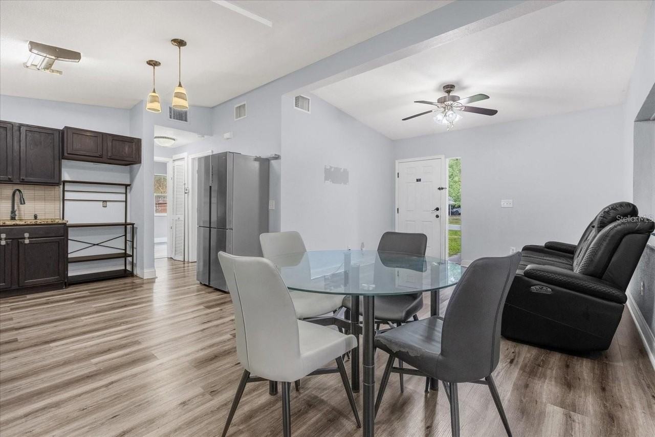 1502 Daroca Dr - Photo 3 of 20