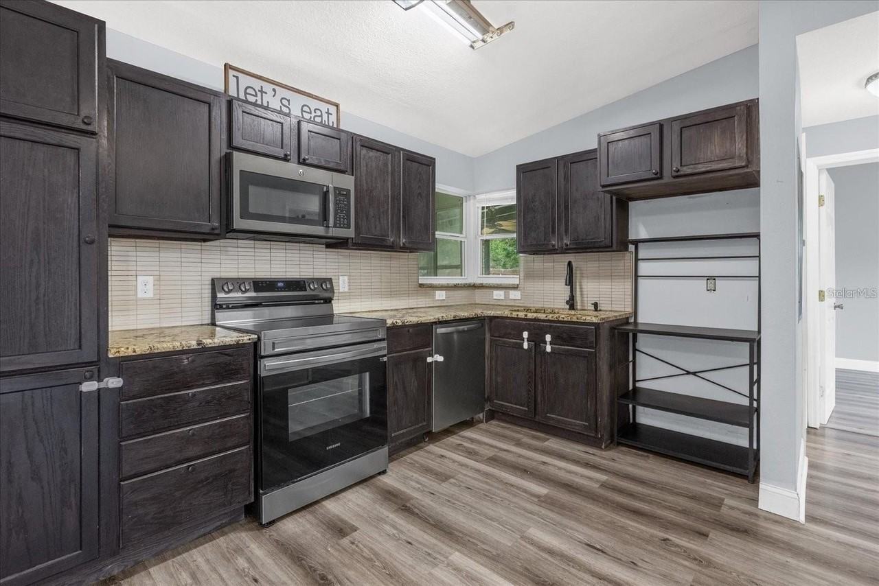 1502 Daroca Dr - Photo 4 of 20