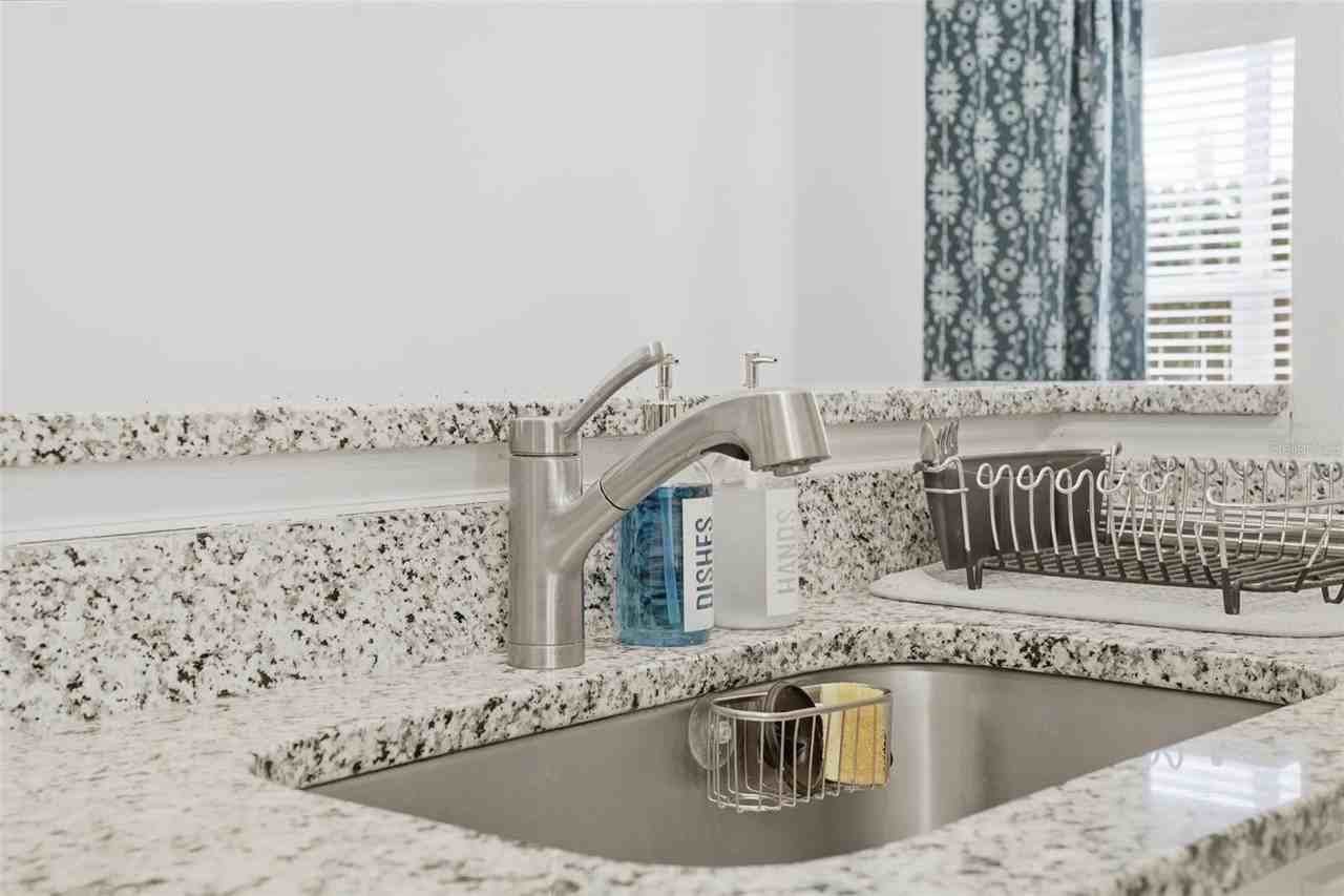 1408 E Ridgewood St - Photo 6 of 41