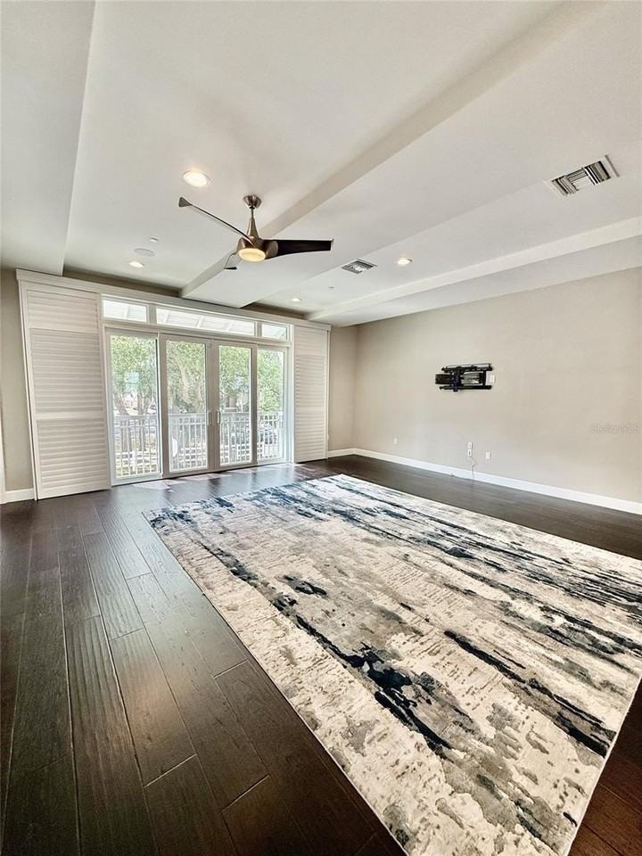 149 S Park Ave - Photo 5 of 20