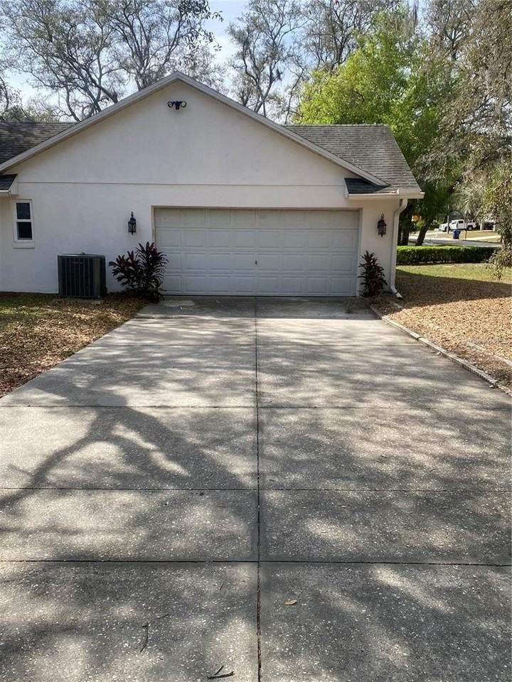 201 E Baker St - Photo 2 of 15