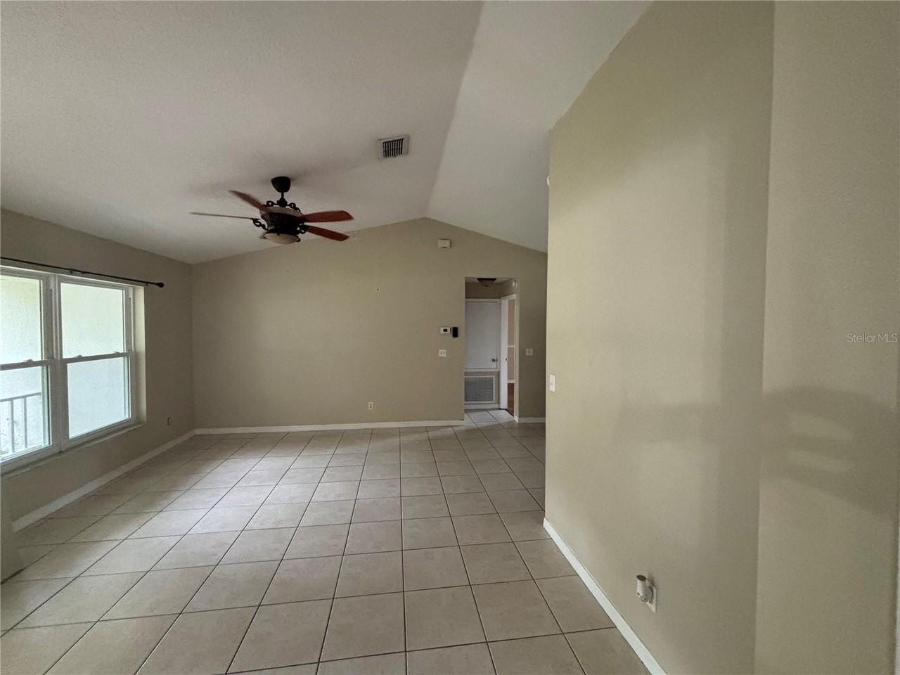 201 E Baker St - Photo 4 of 15