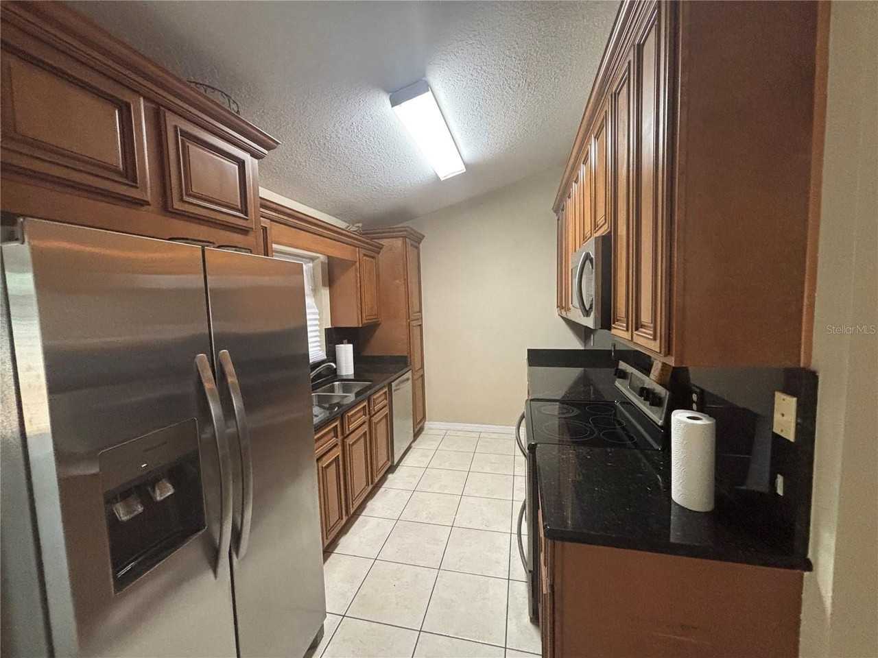 201 E Baker St - Photo 5 of 15