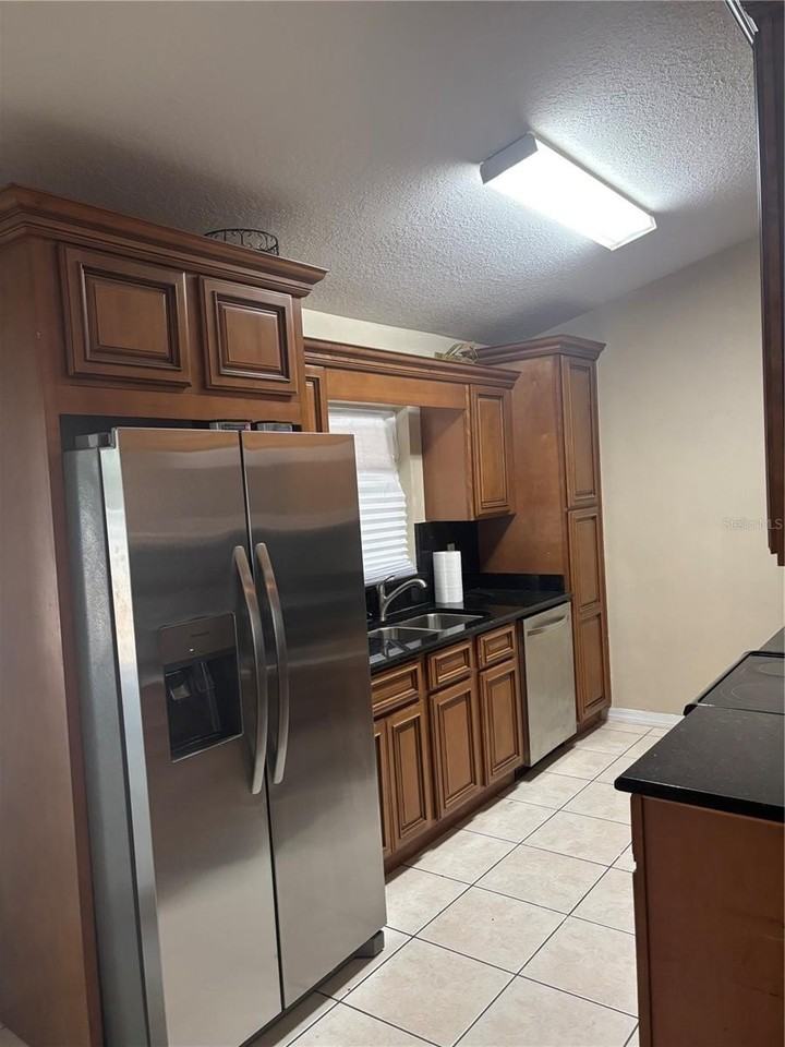 201 E Baker St - Photo 6 of 15