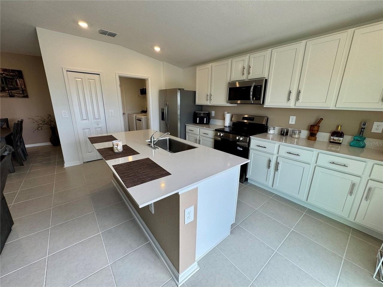 2405 Bluestone Rd - Photo 5 of 16