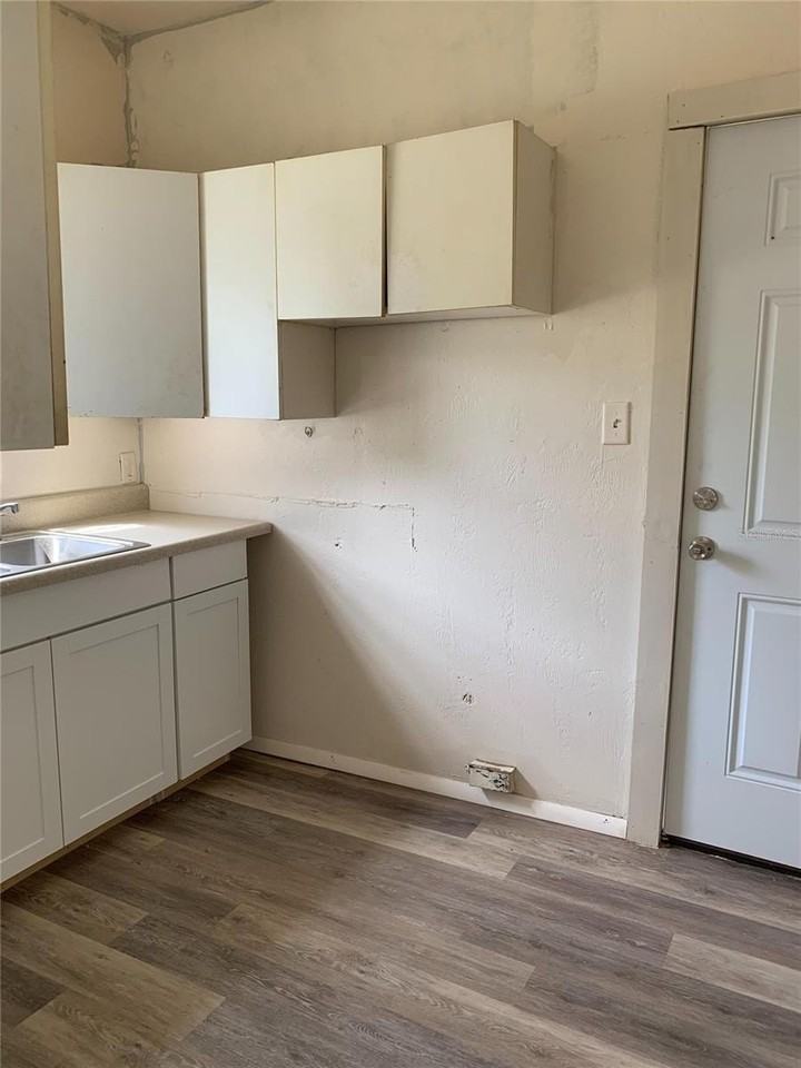 417 Maple St - Photo 4 of 6