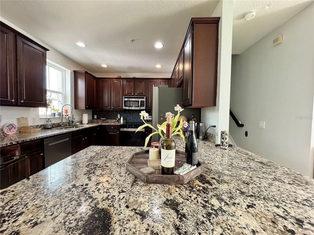 1191 Bolton Pl - Photo 5 of 30