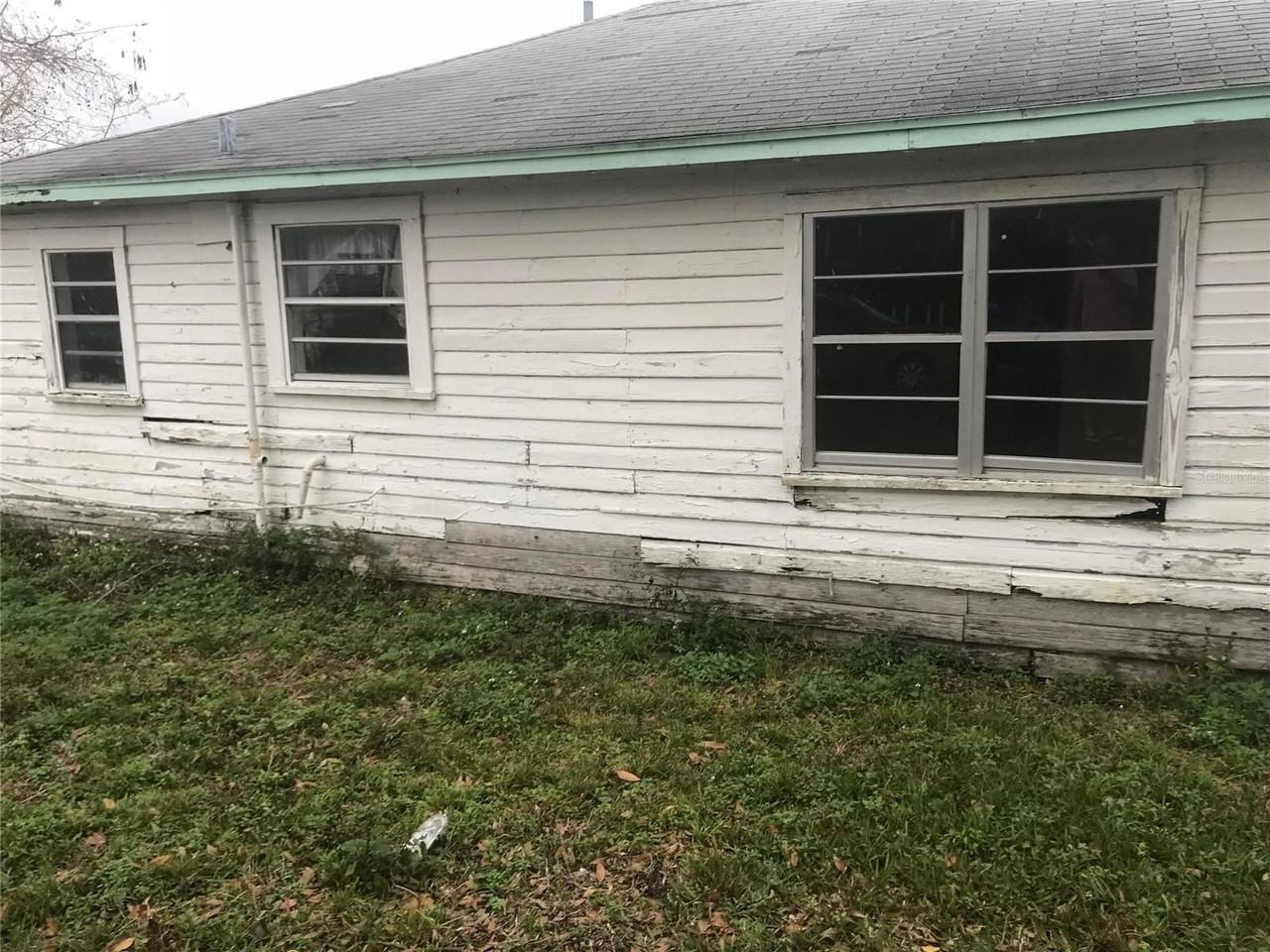 2340 Broadway St - Photo 2 of 5