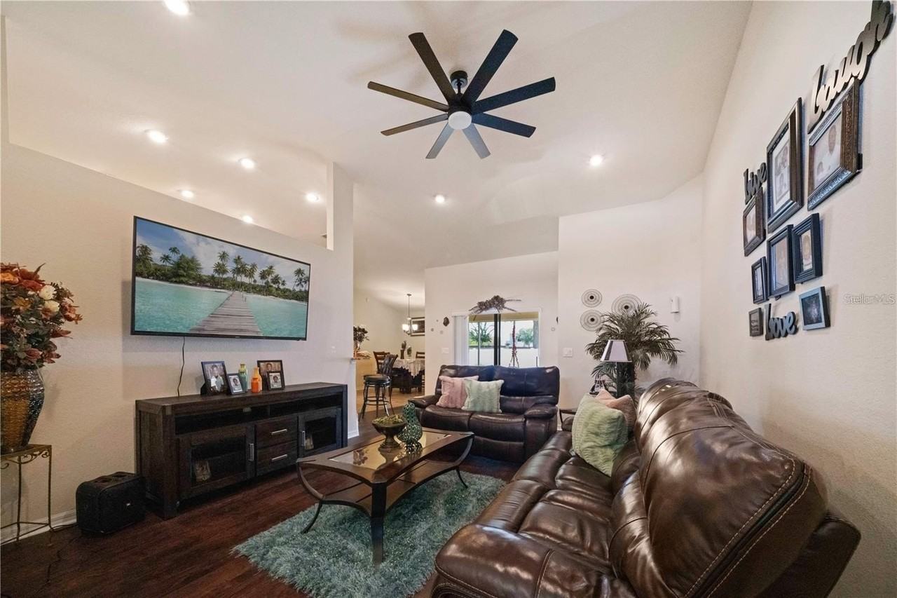 6518 Crescent Loop - Photo 6 of 16