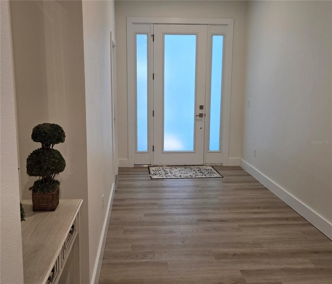 106 Lake Dr - Photo 3 of 20