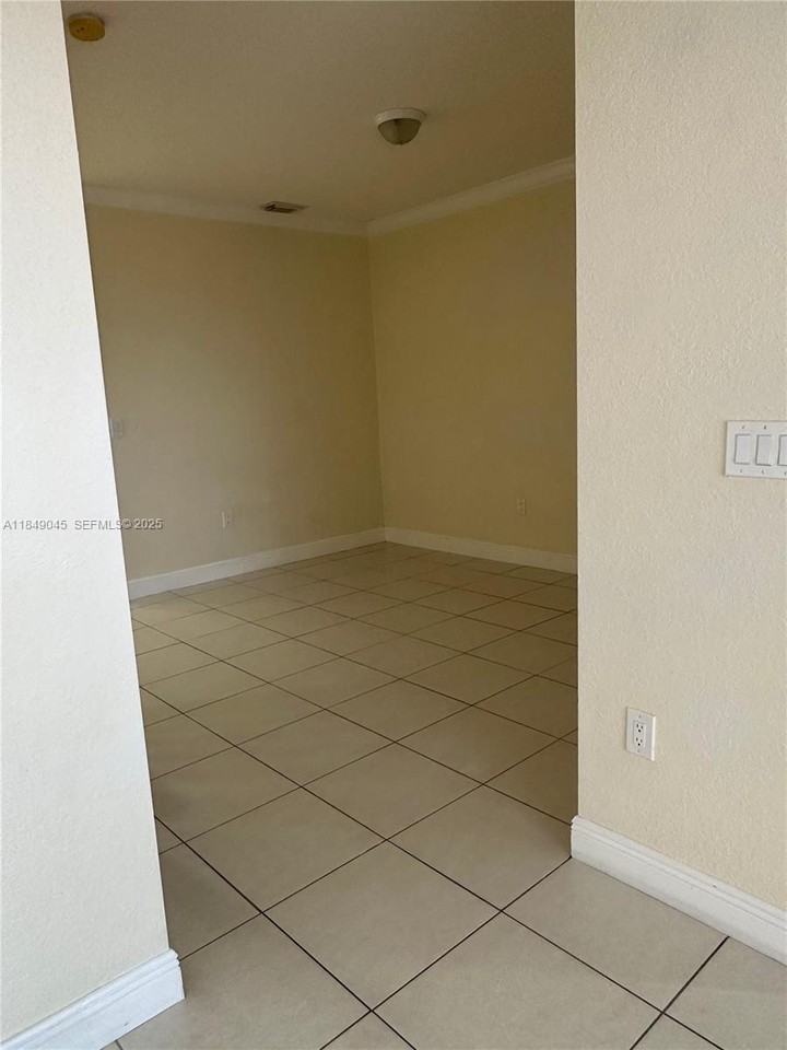 12488 Southwest 126th Avenue - Photo 4 of 24