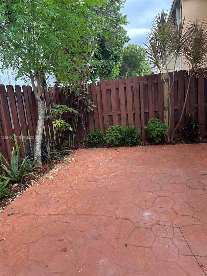 12488 Southwest 126th Avenue - Photo 5 of 24