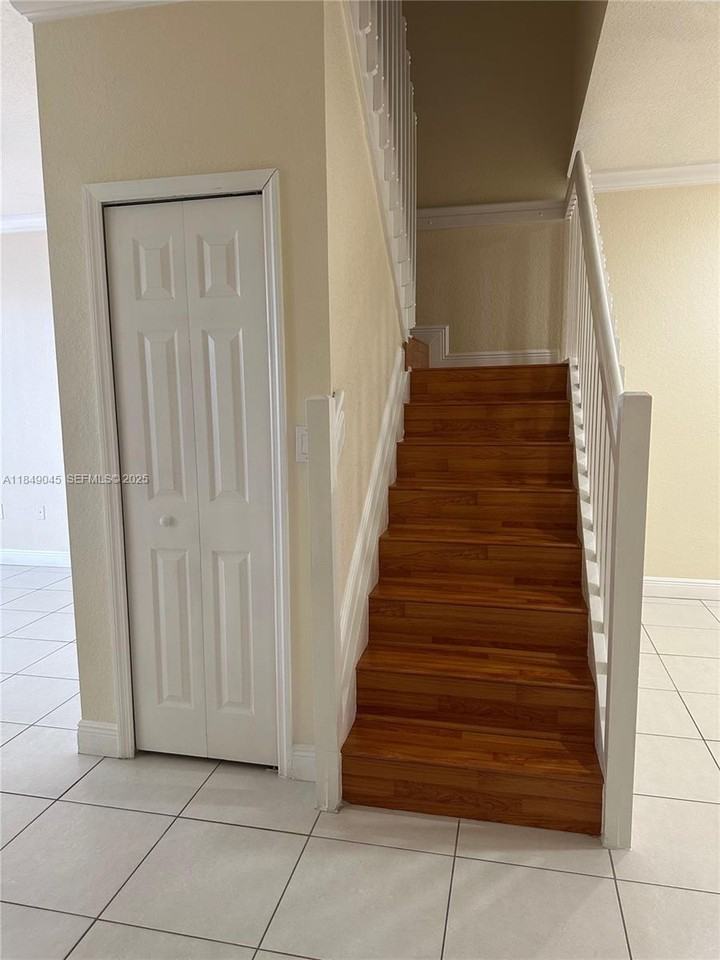 12488 Southwest 126th Avenue - Photo 7 of 24