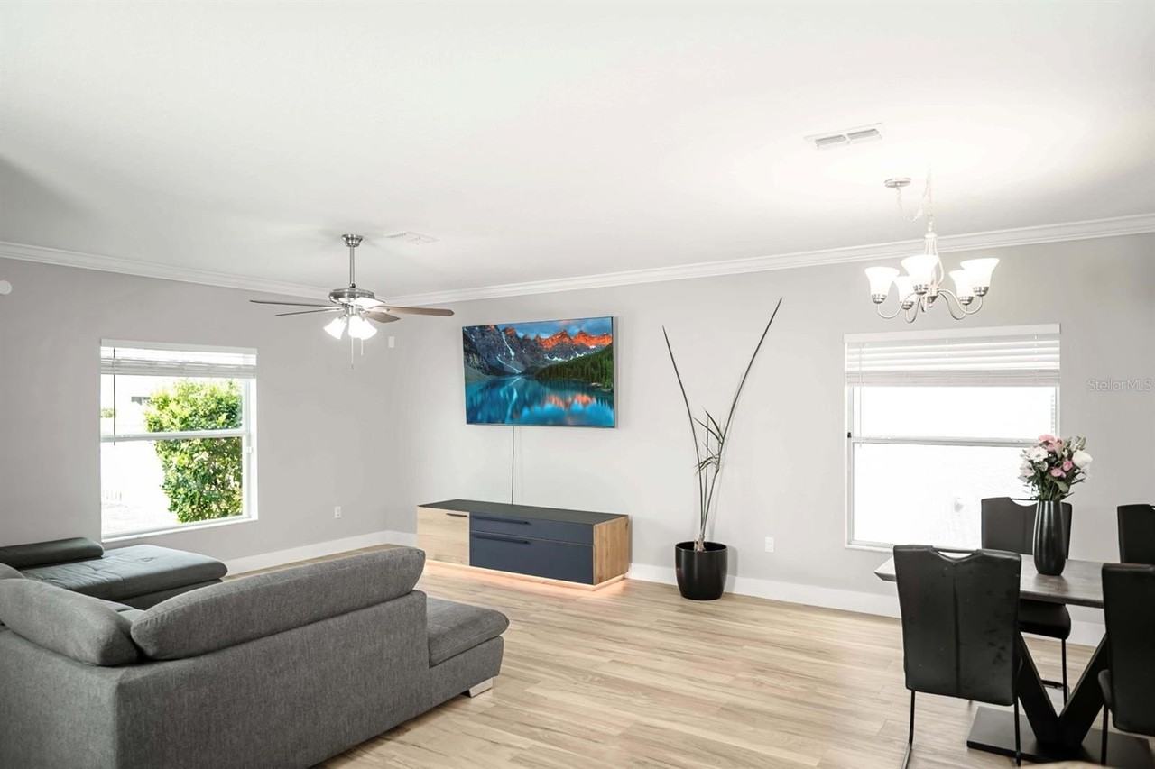 1402 Trailwater St - Photo 7 of 44