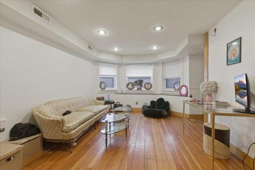 2711 N Lawndale Ave - Photo 4 of 10