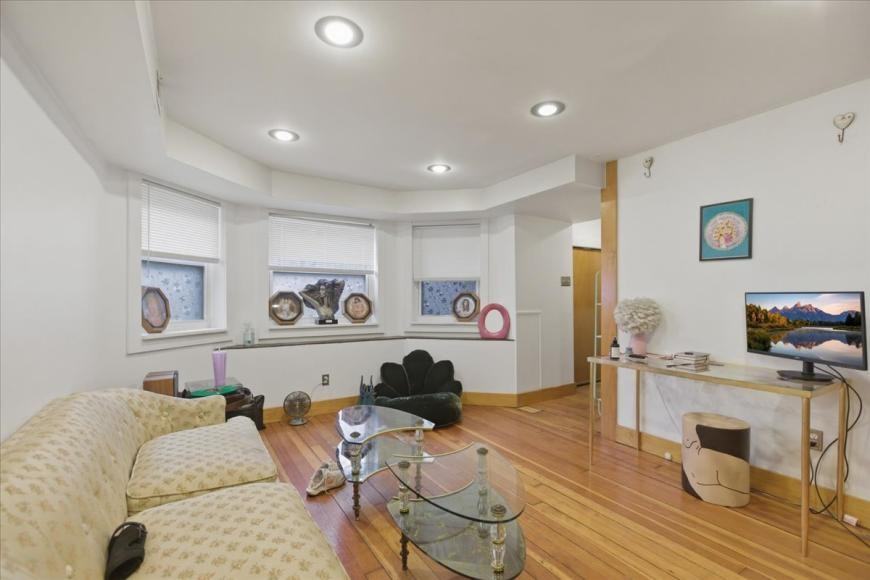 2711 N Lawndale Ave - Photo 5 of 10