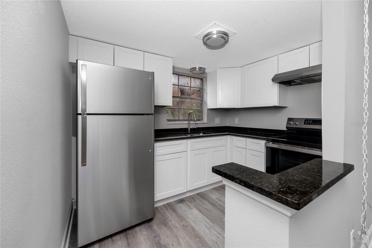 8345 13th St N #B - Photo 6 of 45