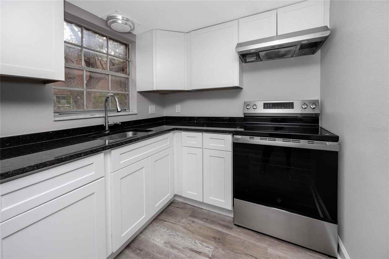 8345 13th St N #B - Photo 5 of 45