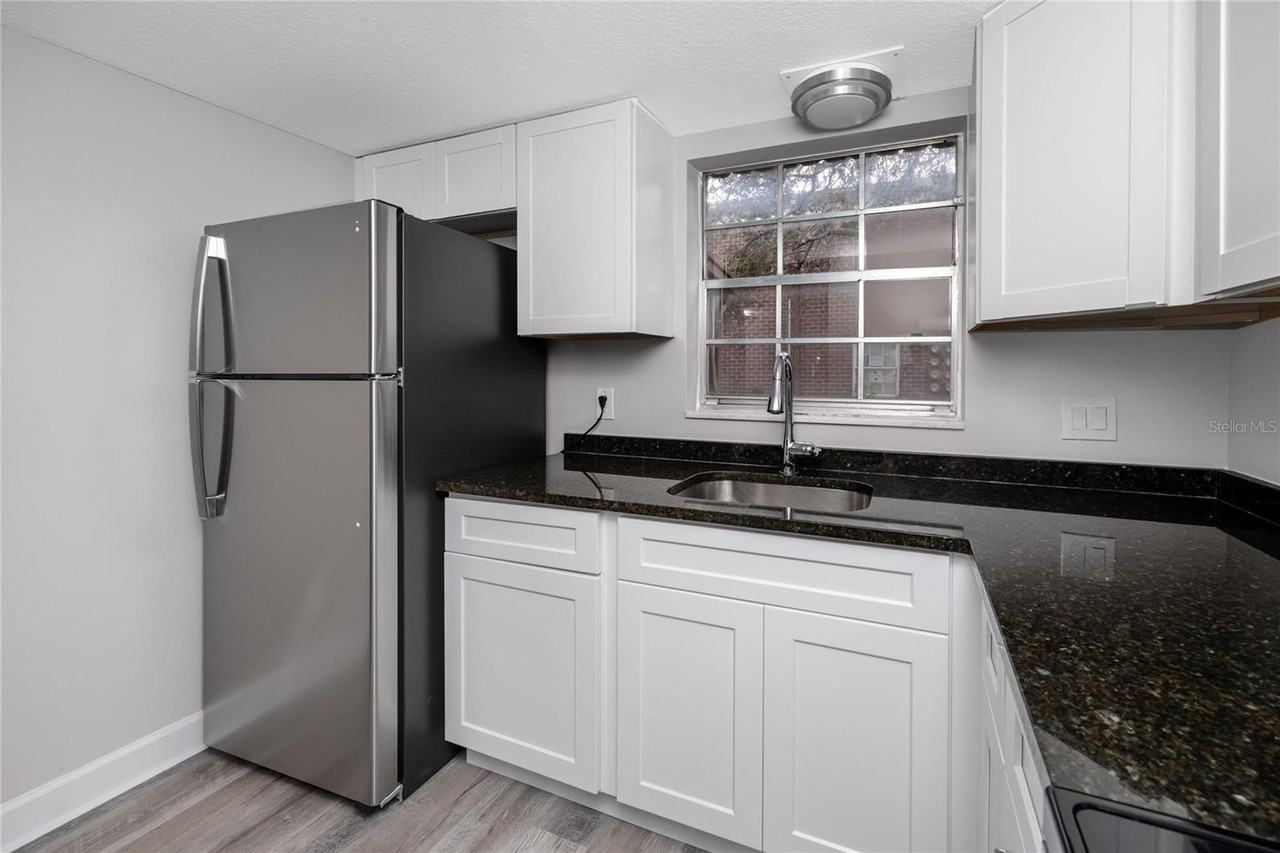 8345 13th St N #B - Photo 7 of 45