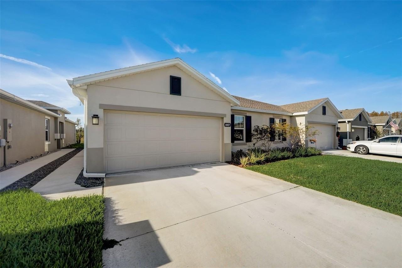 18027 Turning Leaf Cir - Photo 2 of 50