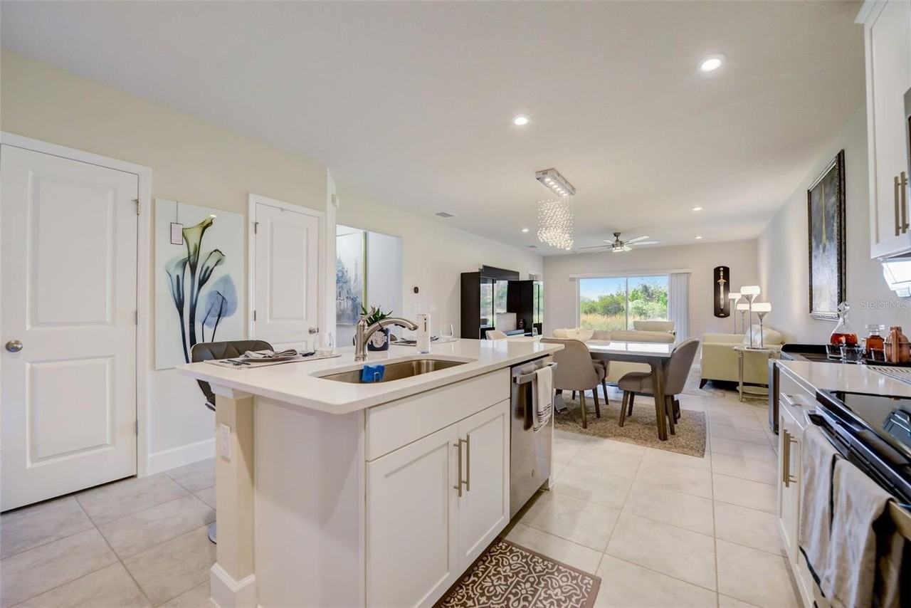 18027 Turning Leaf Cir - Photo 6 of 50