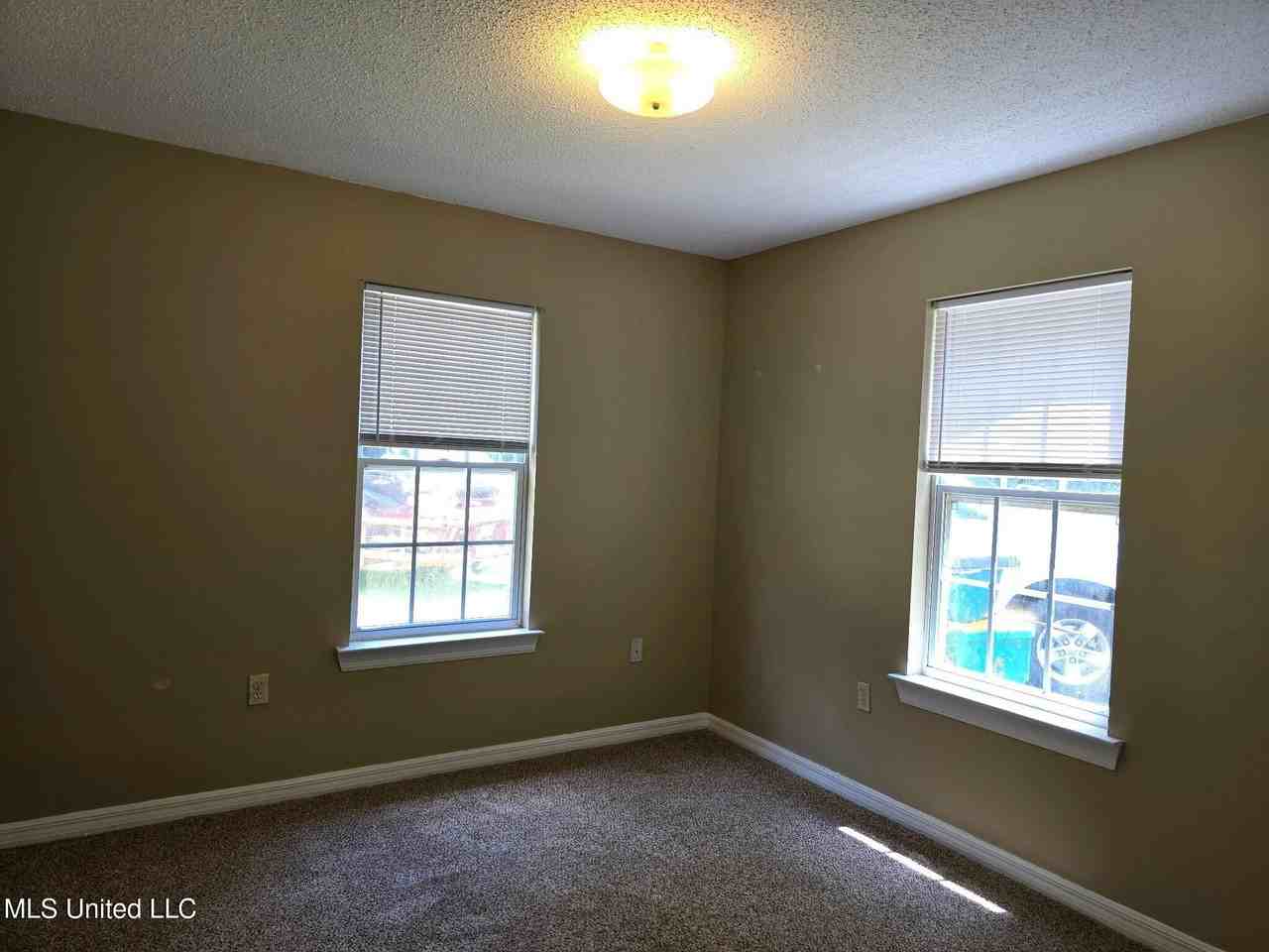 18037 W Third St - Photo 4 of 9