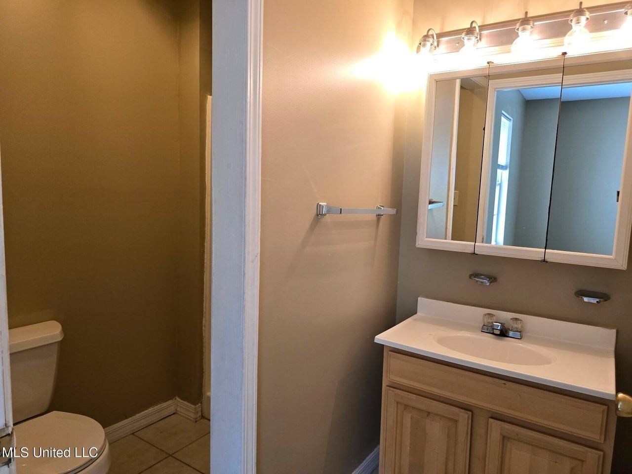 18037 W Third St - Photo 5 of 9