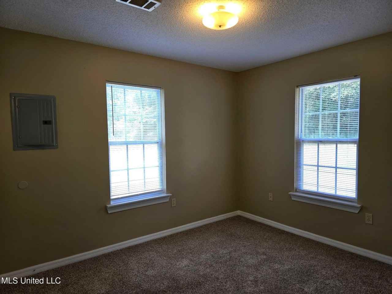 18037 W Third St - Photo 7 of 9