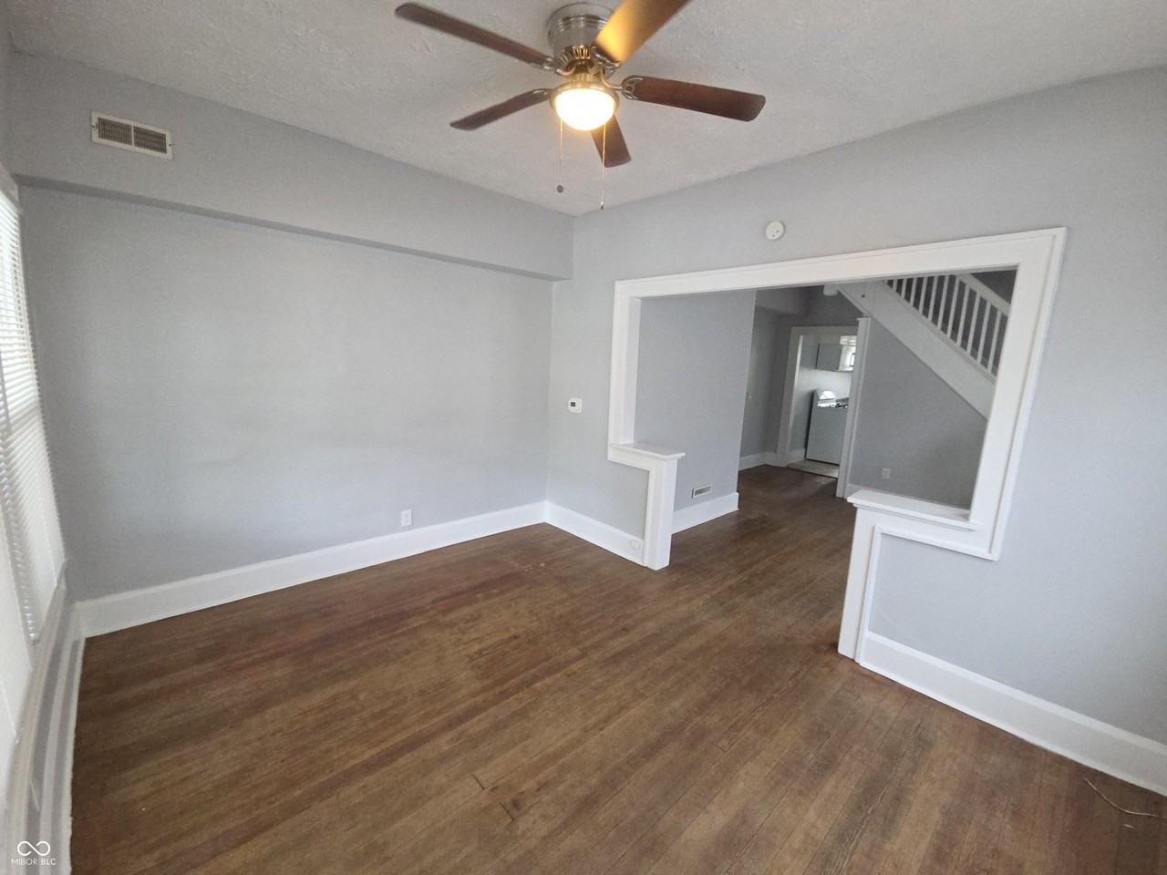 1339 Lee St - Photo 4 of 18