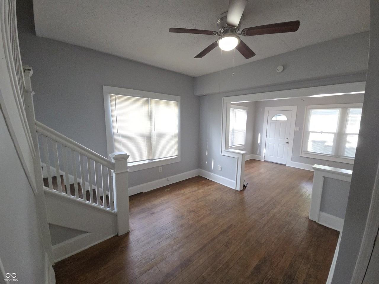 1339 Lee St - Photo 6 of 18