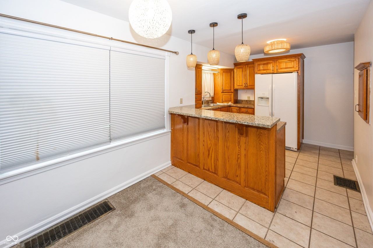 2360 Durham Dr - Photo 4 of 17