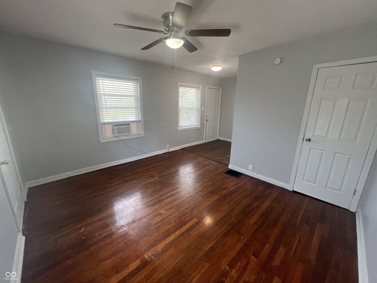 627 N Tibbs Ave - Photo 2 of 17