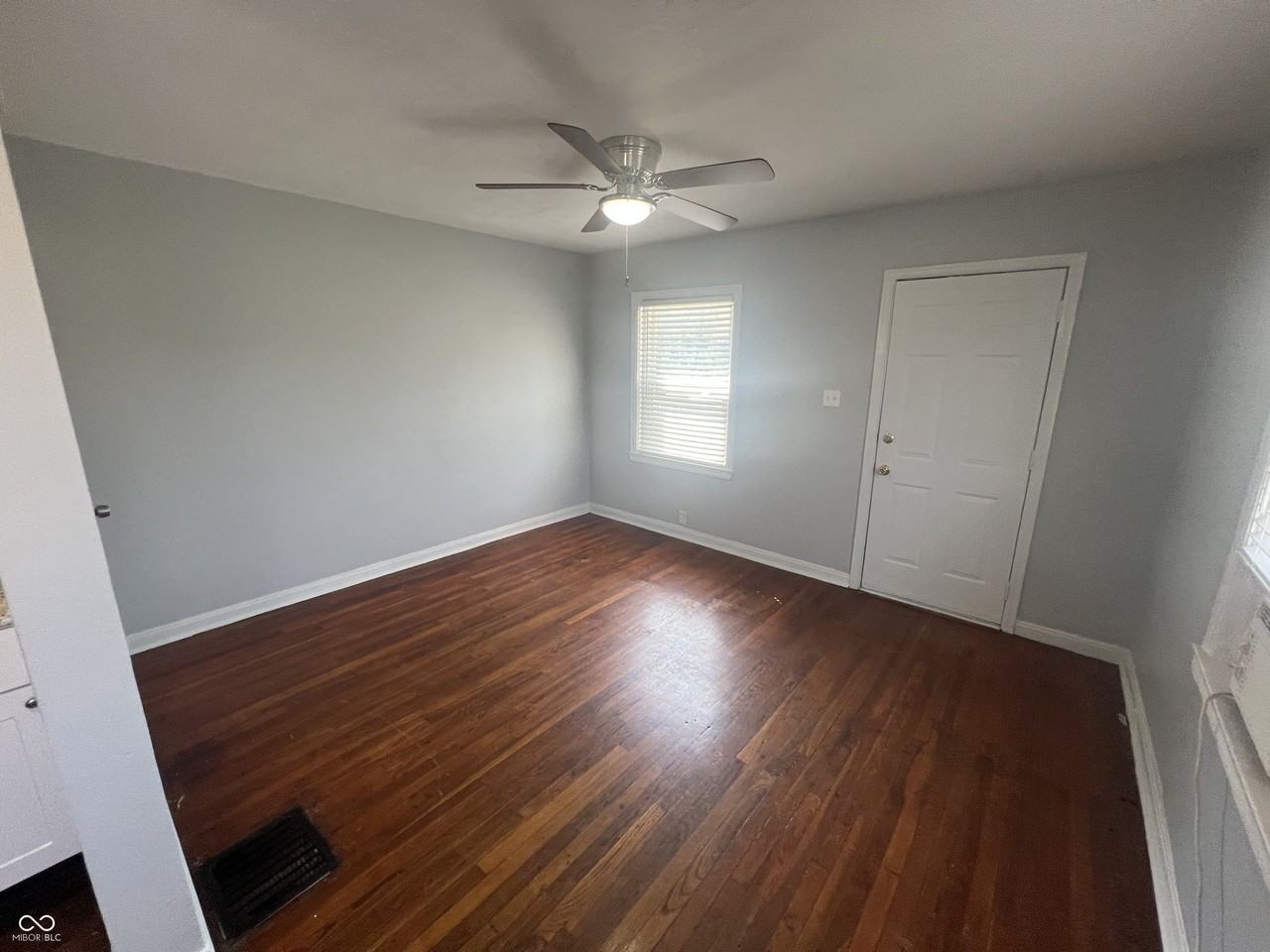 627 N Tibbs Ave - Photo 3 of 17