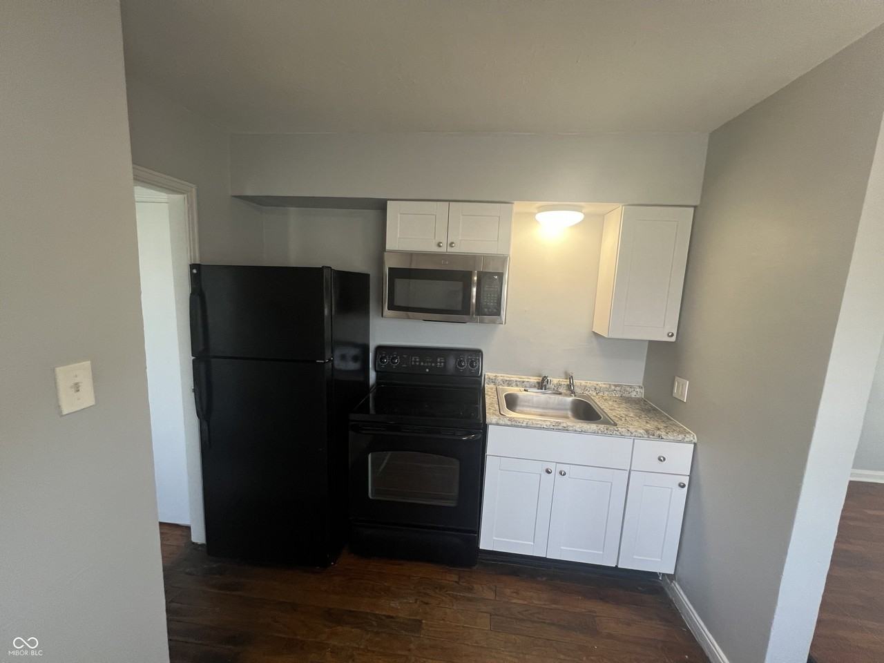 627 N Tibbs Ave - Photo 5 of 17