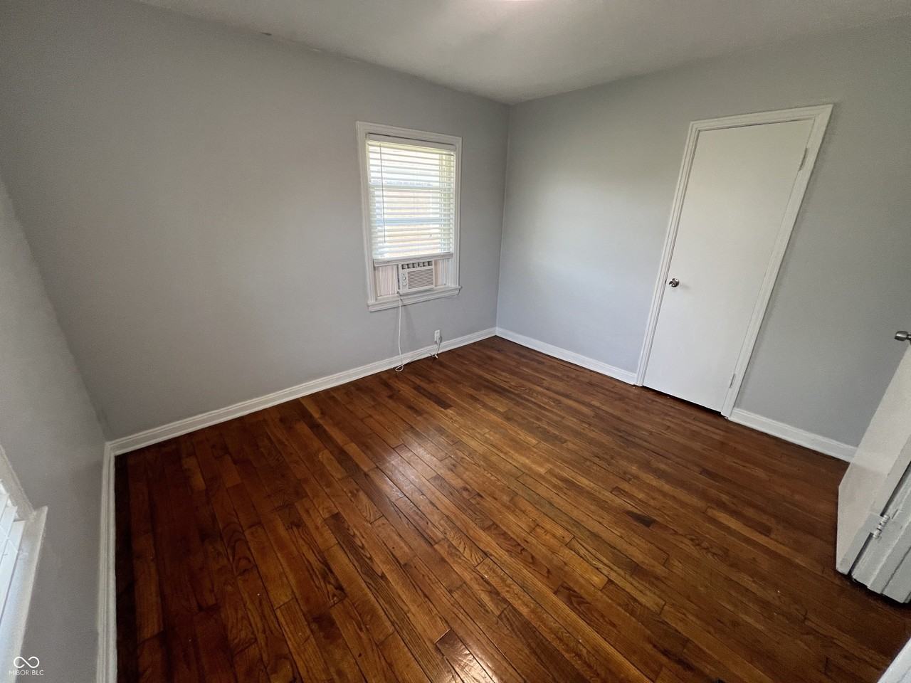 627 N Tibbs Ave - Photo 7 of 17