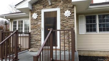 featured image of 10 S Nauraushaun Rd