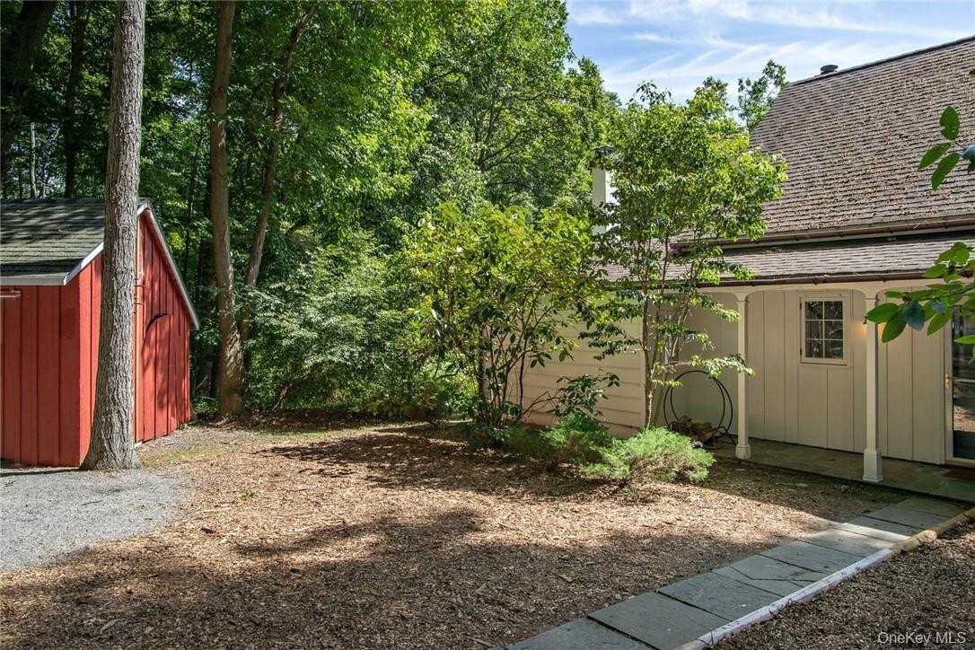 332A Quaker Hill Rd - Photo 5 of 35