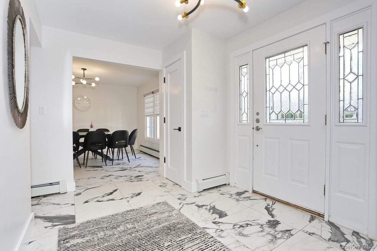 10 Millbury St - Photo 4 of 40