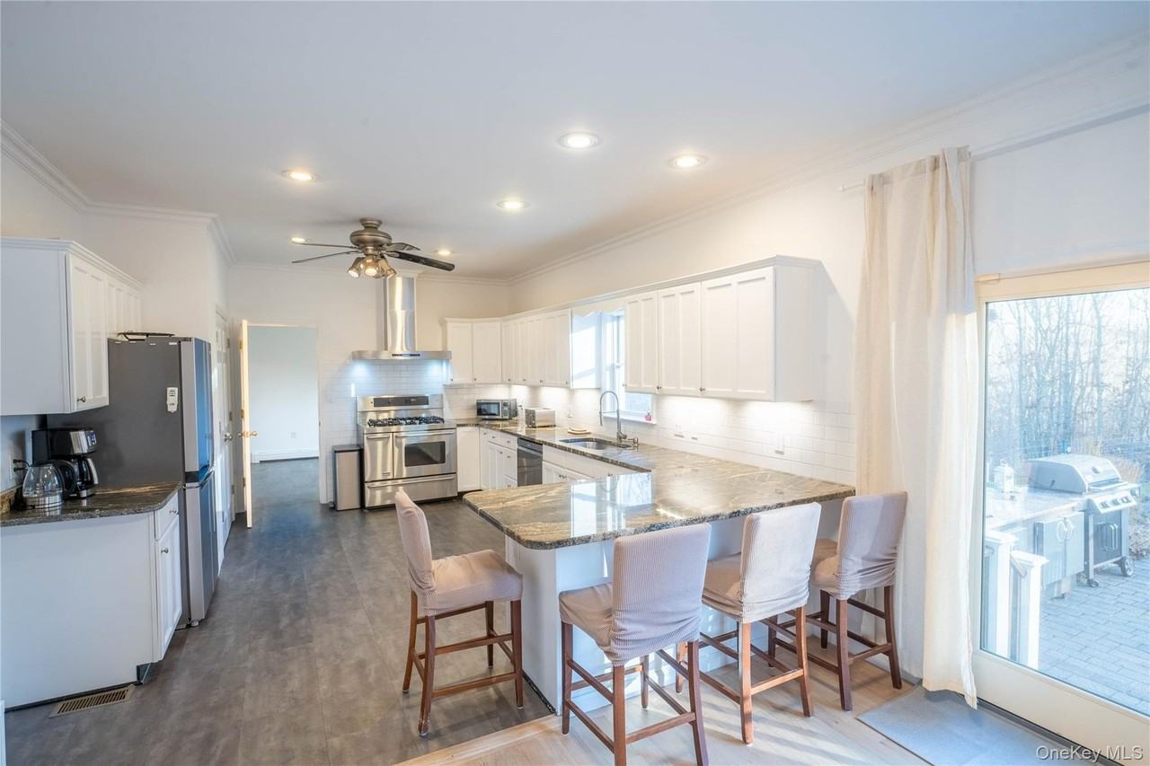 18 Mountain Laurel Ln - Photo 6 of 21