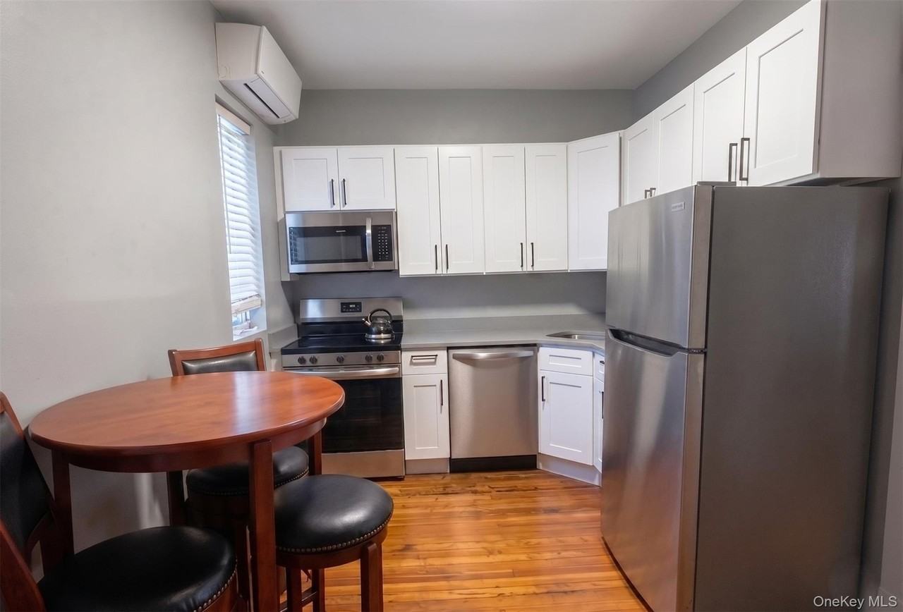 52 Maple Pl - Photo 2 of 14