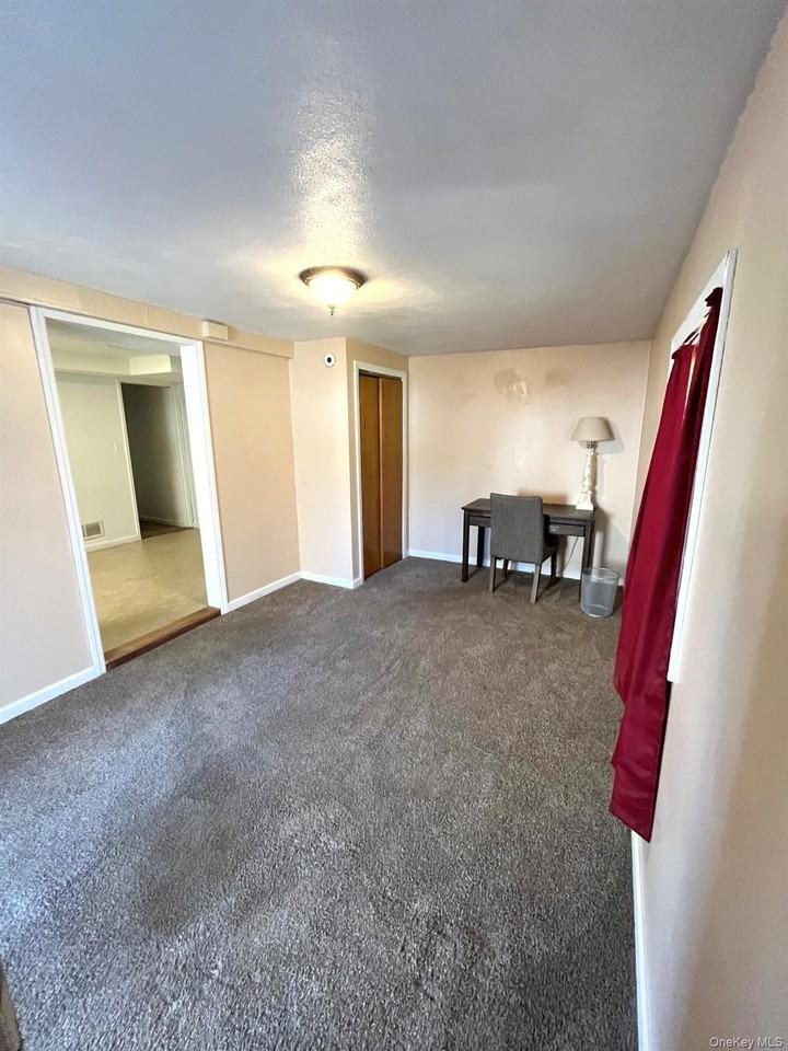 53 Circle Dr N - Photo 4 of 10