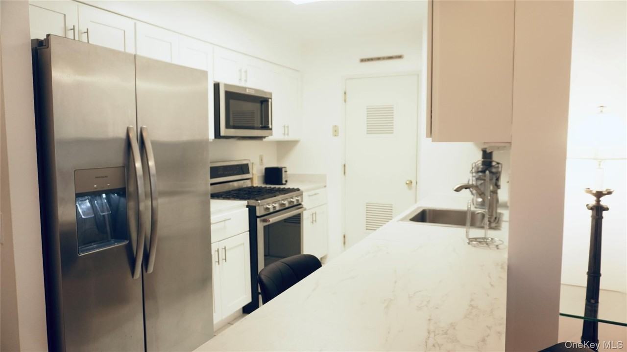 21 Lake St #6G - Photo 2 of 15