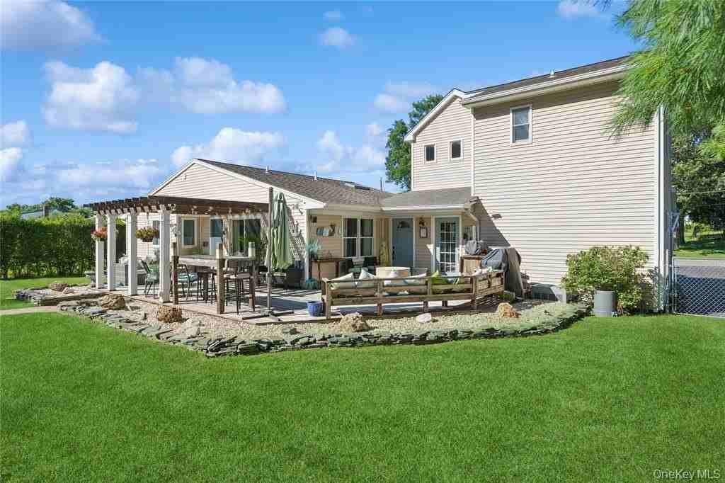 123 Broad Ave - Photo 2 of 19